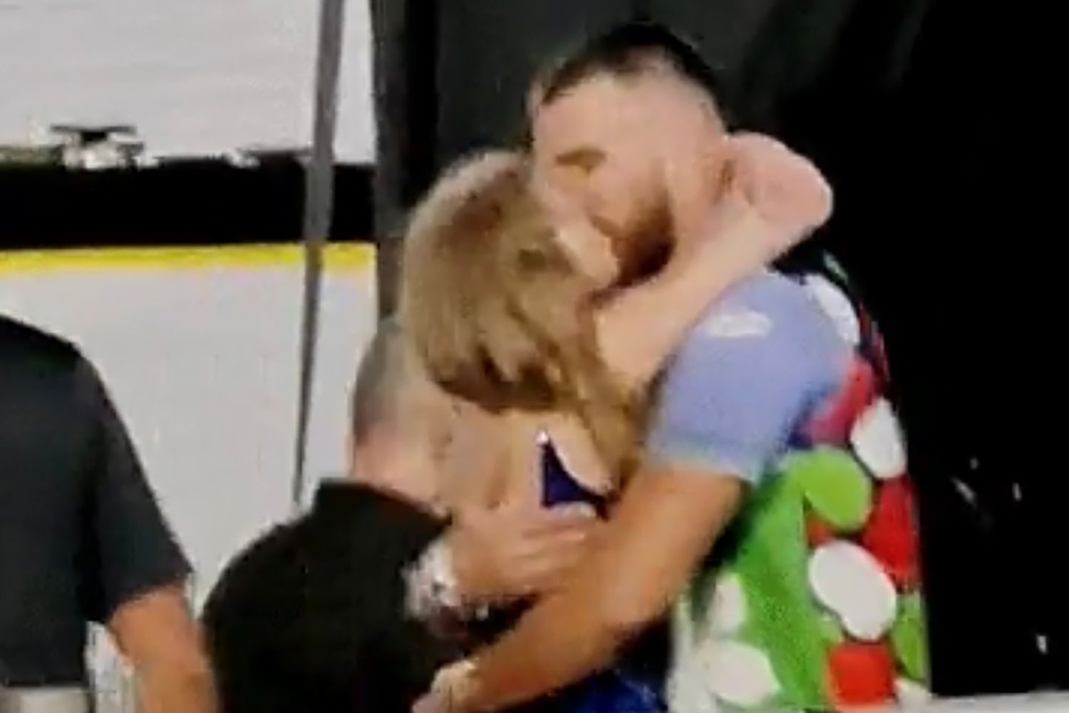 Travis Kelce Runs into Taylor Swift’s Arms, Plants a Kiss After Argentina Show